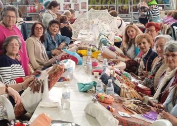 Encajeras de Peñaranda participan en el XI Encuentro de Bolillos y Vainicas que se celebra en Santovenia de Pisuerga (Valladolid)