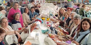 Encajeras de Peñaranda participan en el XI Encuentro de Bolillos y Vainicas que se celebra en Santovenia de Pisuerga (Valladolid)
