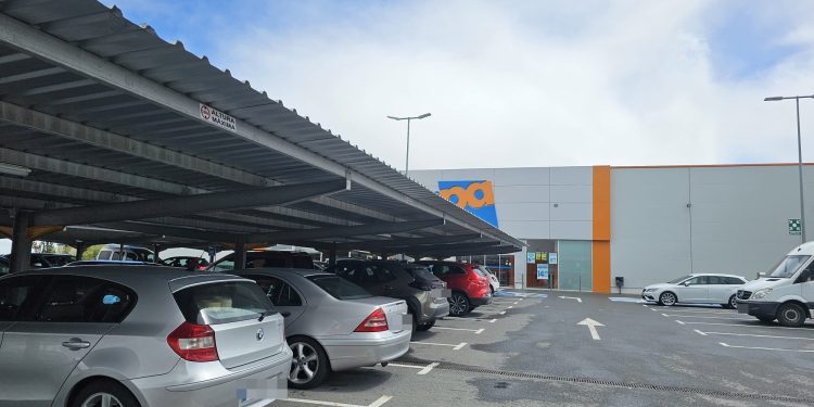 Cinco detenidos por hurto en un conocido supermercado de Peñaranda en una intervención de Guardia Civil y Policía Local