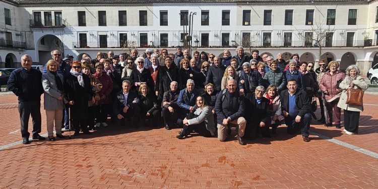 La asociación San Miguel recibe en Peñaranda a un grupo de mayores de Béjar y comparte una grata jornada de confraternidad