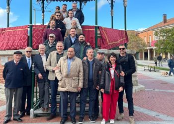 El singular juego de las Mecas en Peñaranda: 76 años fieles en la tarde del Viernes Santo al cubilete con dados y a la limonada