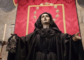 Nuestra Señora de la Misericordia viste de luto riguroso en Peñaranda en señal de duelo por la muerte del Papa Francisco