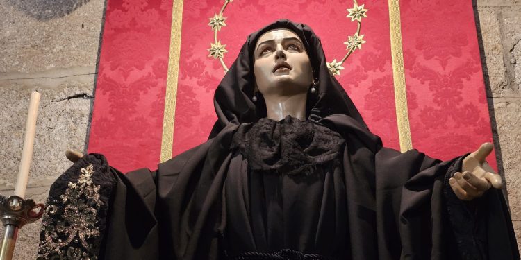 Nuestra Señora de la Misericordia viste de luto riguroso en Peñaranda en señal de duelo por la muerte del Papa Francisco
