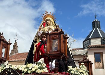 Peñaranda despide su Semana Santa con la tradicional procesión del Resucitado y el verso del pequeño San Miguel a la Soledad