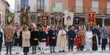 Peñaranda despide su Semana Santa con la tradicional procesión del Resucitado y el verso del pequeño San Miguel a la Soledad