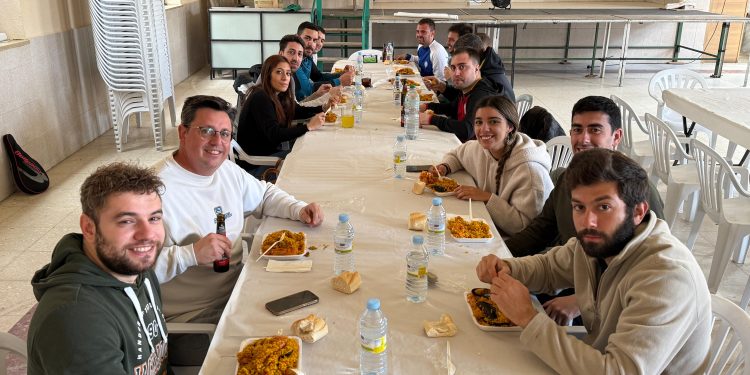 La Asociación Juvenil Papelera repite un año más su comida de confraternidad en Villaflores con una excelente acogida