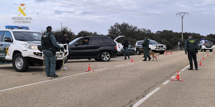 El refuerzo de vigilancia de la Guardia Civil en Alba de Tormes permite la detención de dos requisitoriados judicialmente