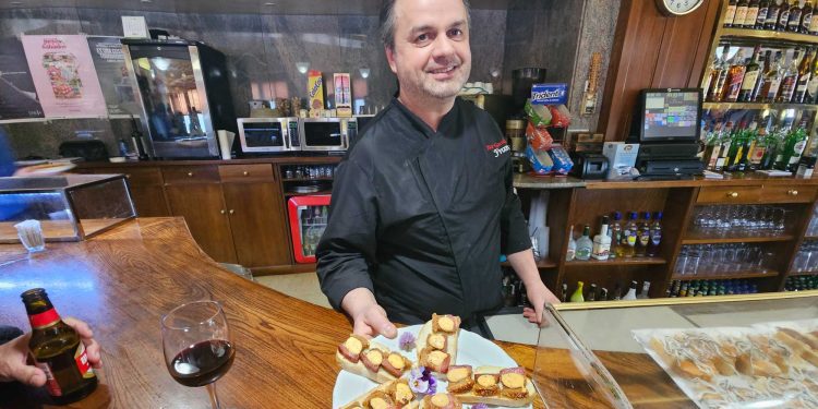 La XV Feria del Pincho llena de ambiente festivo Macotera con las cinco propuestas gastronómicas de los hosteleros de la villa