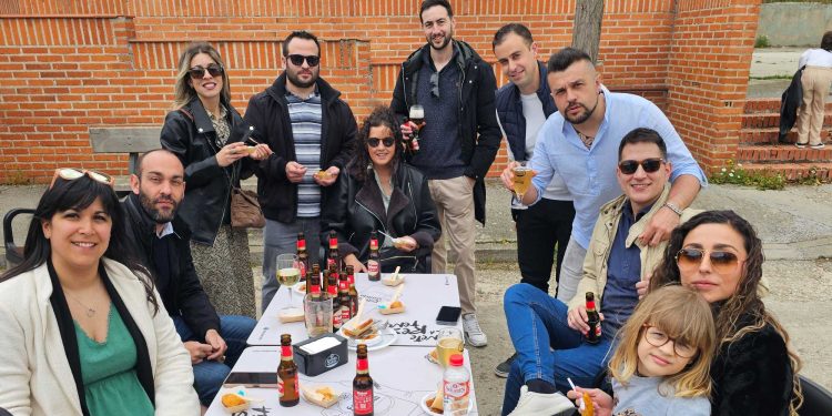La XV Feria del Pincho llena de ambiente festivo Macotera con las cinco propuestas gastronómicas de los hosteleros de la villa