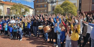 Peñaranda vive una auténtica fiesta en el templete para grabar el vídeo de preselección que enviará a la tele para el Grand Prix