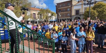Peñaranda vive una auténtica fiesta en el templete para grabar el vídeo de preselección que enviará a la tele para el Grand Prix