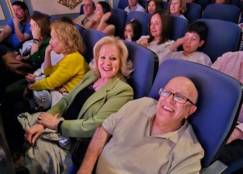 Germán, el panadero más conocido de Peñaranda, recibe un gran homenaje con artistas, familiares y amigos en el teatro Calderón