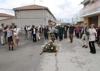 Aldeaseca de la Frontera baila a San Isidro en la procesión y pide la intercesión del santo labrador para lograr una buena cosecha