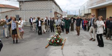 Aldeaseca de la Frontera baila a San Isidro en la procesión y pide la intercesión del santo labrador para lograr una buena cosecha