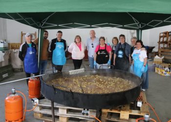 Aldeaseca de la Frontera comparte una gran caldereta de carne en el último día de sus fiestas en honor de San Isidro Labrador