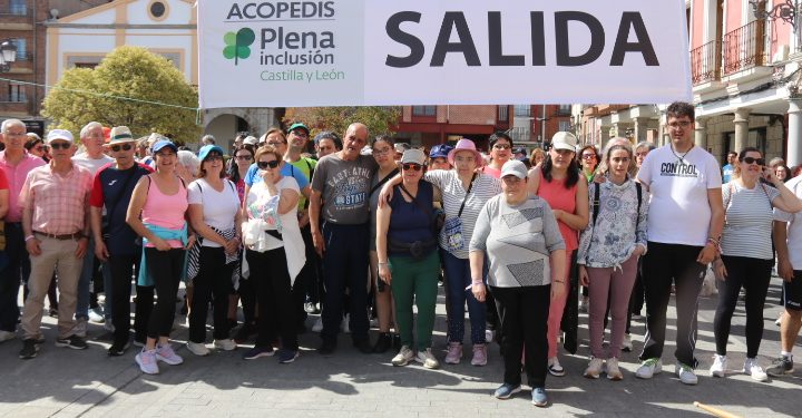 La solidaridad vuelve a brillar en Peñaranda con la XV edición de la marcha de Acopedis que reúne a caminantes de toda la comarca