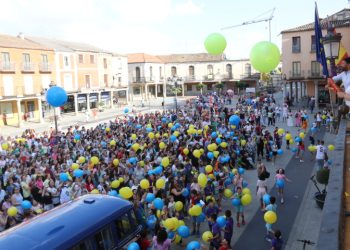El Grand Prix desata pasiones en Peñaranda: globos amarillos y azules, aplausos y lanzamiento de camisetas en la grabación