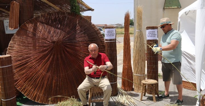La mimbre de Villoruela brilla con luz propia en una exitosa Feria de Artesanía que se estrena en las fiestas con gran expectación