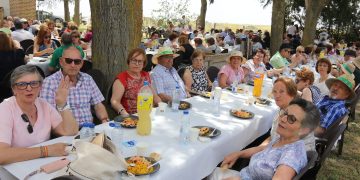Rágama, Paradinas, Zorita, Palacios, Poveda, El Campo y Villar cierran el mes de las flores con una convivencia en El Hinojal