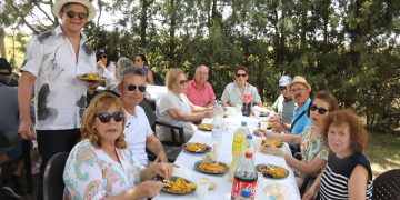 Rágama, Paradinas, Zorita, Palacios, Poveda, El Campo y Villar cierran el mes de las flores con una convivencia en El Hinojal