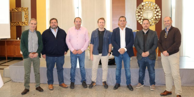 Más de 100 agricultores y ganaderos de la provincia asisten en la capital salmantina a la jornada informativa sobre el biometano
