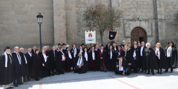 Alaraz acoge la fiesta de la asociación de la Capa Española en una bonita jornada con misa, dulces típicos y danzas tradicionales