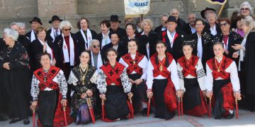 Alaraz acoge la fiesta de la asociación de la Capa Española en una bonita jornada con misa, dulces típicos y danzas tradicionales