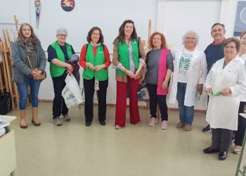 La AECC hace campaña en Peñaranda sobre la importancia del cribado de sangre en heces para prevenir el cáncer de colon