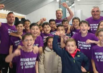 El Alevín B del Club Deportivo Peñaranda logra el ascenso a la segunda división provincial y lo celebra por todo lo alto