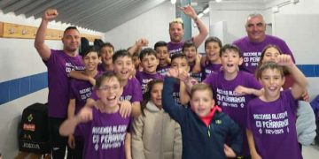 El Alevín B del Club Deportivo Peñaranda logra el ascenso a la segunda división provincial y lo celebra por todo lo alto