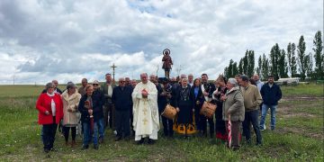 Cordovilla acompaña a San Isidro Labrador en la procesión y la bendición de campos con los sones de Ángel Rufino, el Mariquelo