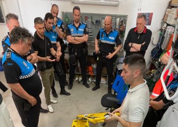 Policías locales y técnicos deportivos municipales se forman en primeros auxilios y manejo de desfibriladores semiautomáticos