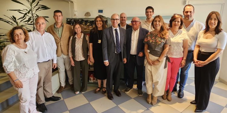 El presidente de la Diputación visita Dulca en Peñaranda: «Si no hay proyectos empresariales, si no hay talento empresarial, si no hay emprendedores, no tenemos nada que hacer, no hay futuro»