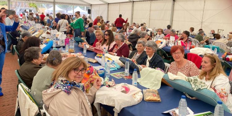 Un grupo de encajeras de Peñaranda viaja hasta Medina del Campo para participar en la IV Feria Multilabores de la villa