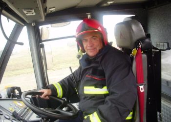 Felipe del Castillo Madrid se jubila tras 47 años en el parque de Bomberos de Peñaranda: «En nuestro trabajo sí se percibe la gratitud de las personas y sobre todo a las que salvas la vida»