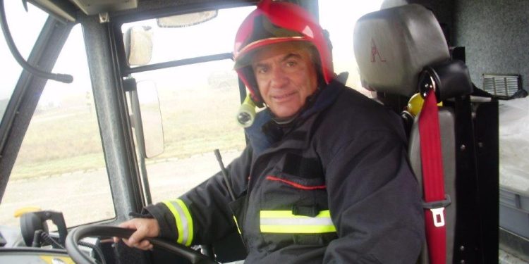Felipe del Castillo Madrid se jubila tras 47 años en el parque de Bomberos de Peñaranda: «En nuestro trabajo sí se percibe la gratitud de las personas y sobre todo a las que salvas la vida»