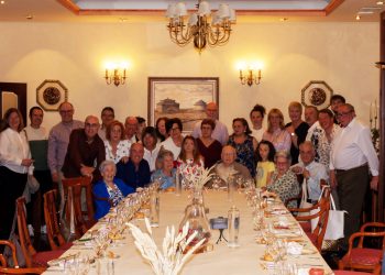 Cuatro generaciones de la familia Galindo se reúnen en Peñaranda para compartir un emotivo encuentro repleto de vivencias
