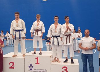 Peñaranda presume con orgullo de sus karatekas en el primer campeonato provincial que acoge el pabellón de la localidad