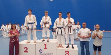 Peñaranda presume con orgullo de sus karatekas en el primer campeonato provincial que acoge el pabellón de la localidad