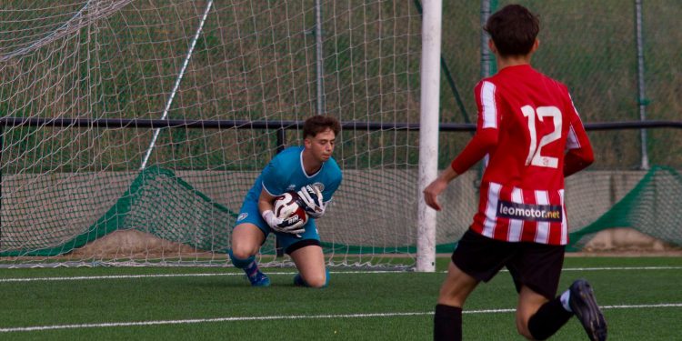 El peñarandino Pablo Quiroga Jr vive su tercer ascenso, esta vez como portero del Juvenil A del Unionistas de Salamanca