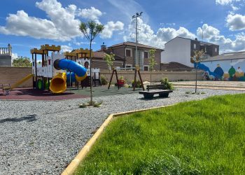 El PP de Peñaranda reclama la apertura de los aseos y dotar de sombras al parque Clara Campoamor y las pistas de calva