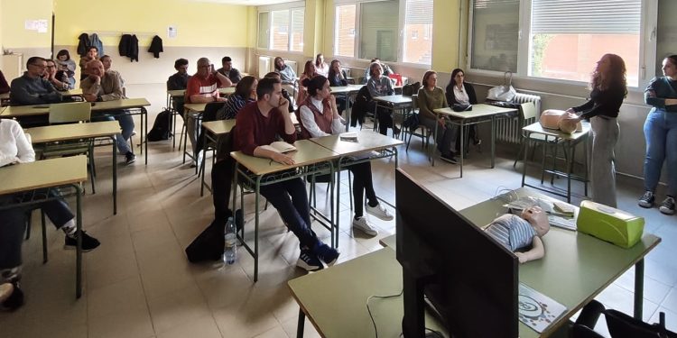 «Manos que pueden salvar vidas en Las Villas»: el proyecto para  enseñar la rcp básica y el uso del desfibrilador semiautomático