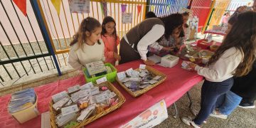 Gran acogida en Peñaranda al mercadillo del «Seve» con los productos artesanales creados por los alumnos del centro