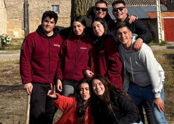 Los quint@s del 2006 protagonizan la segunda jornada de las fiestas de Tarazona de Guareña poniendo el popular mayo