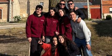 Los quint@s del 2006 protagonizan la segunda jornada de las fiestas de Tarazona de Guareña poniendo el popular mayo