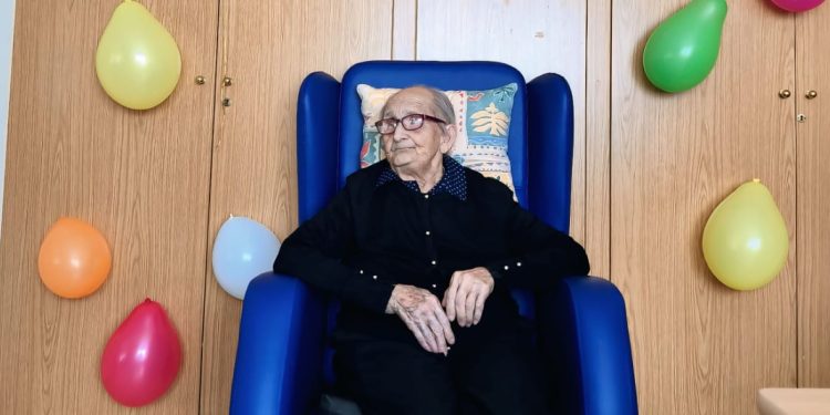 Teodosia González Rivera celebra sus 103 años en Alaraz como matriarca de una gran familia con 11 hijos, 24 nietos y 22 bisnietos
