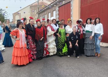 Villar de Gallimazo cierra un intenso fin de semana de ambiente andaluz con la Feria de Abril organizada por La Corraliza