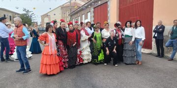 Villar de Gallimazo cierra un intenso fin de semana de ambiente andaluz con la Feria de Abril organizada por La Corraliza