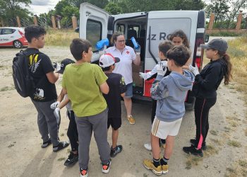 Cruz Roja lleva a cabo una recogida de «basuraleza» en el parque El Inestal de Peñaranda con motivo del Día del Medio Ambiente