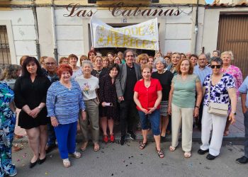 Julio Gómez Sañudo recibe en Peñaranda el emotivo homenaje de sus alumnos por su labor de maestro: «enseñas con el corazón»